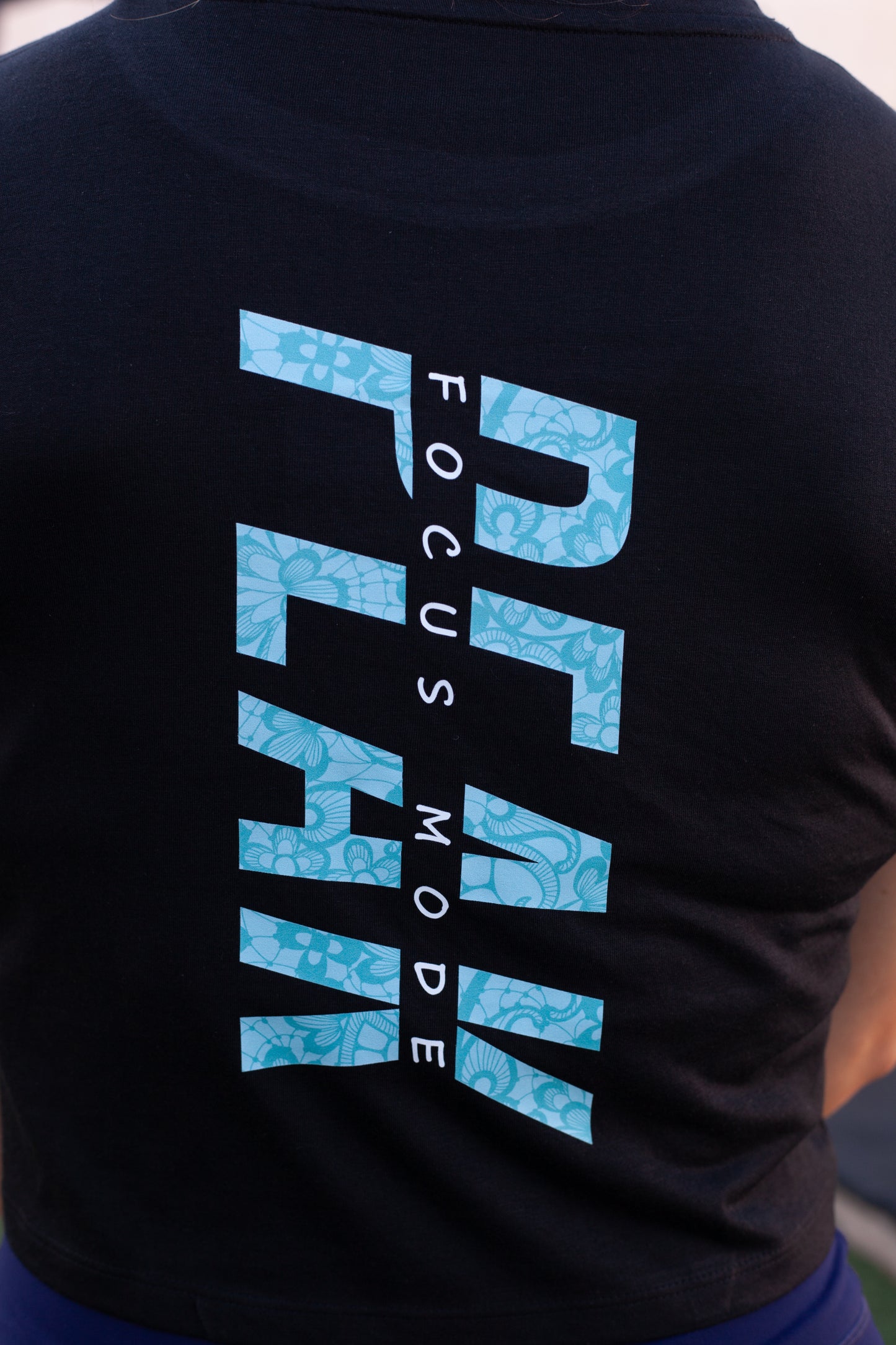 Camiseta Crop Logan Negro