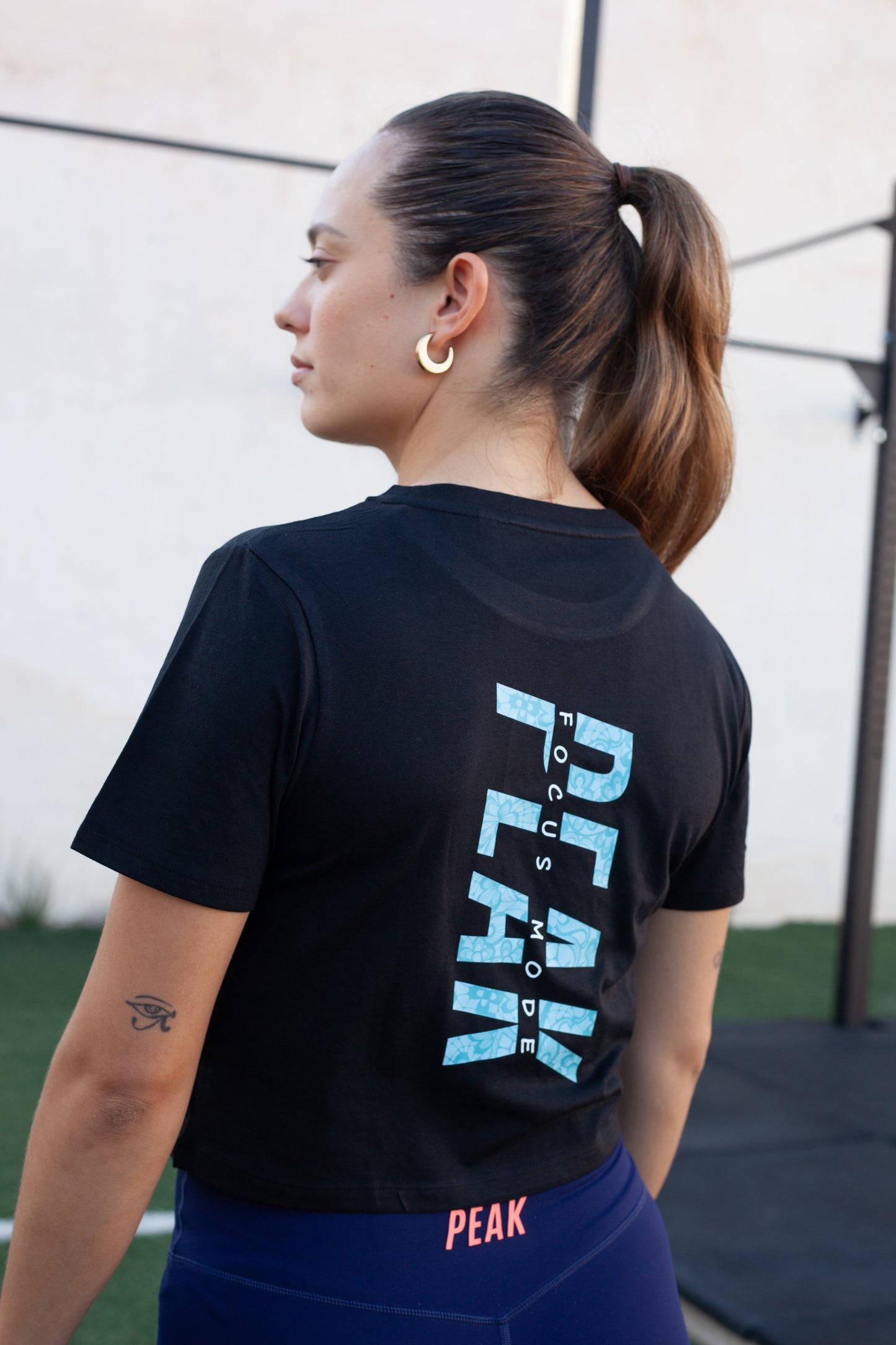 Camiseta Crop Logan Negro